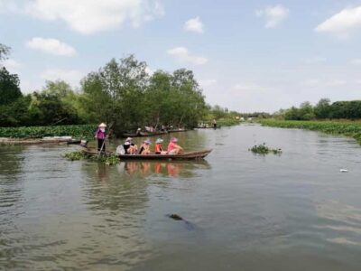 1-Day Less Touristy Mekong River (Cai Be-Vinh Long) trip - The 7:30 AM hotel pickup and the road to the Mekong Delta