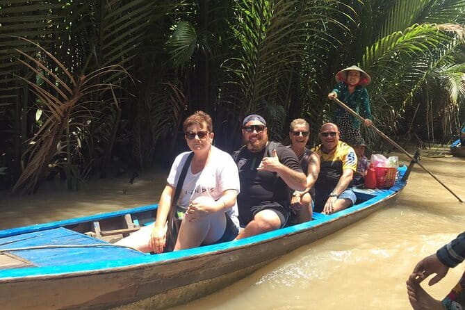 3 Days Cycling Mekong Delta - Meals and fruit moments that match the region