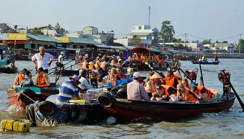4 Day's Mekong Delta With Tra Su Forest Exit Phnom Penh - Day 1: Vinh Trang Pagoda, Coconut Canals, and Ben Tre Sweet Stops