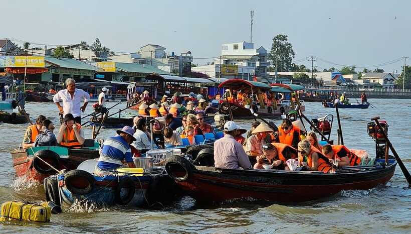 4 Day's Mekong Delta With Tra Su Forest Exit Phnom Penh - Transport Reality: Buses, Boats, and the Border Morning
