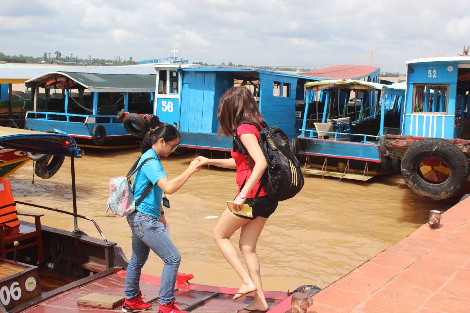A Day Tour to Cu Chi Tunnels and Mekong Delta - Lunch by the riverside: where the delta tastes real
