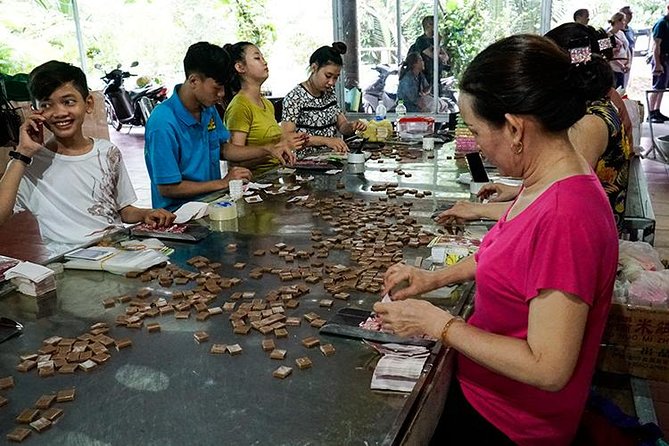 Authentic Mekong Delta Floating Market Full Day: Private or Group - Lunch plus southern folk music: the part you’ll miss if you skip it