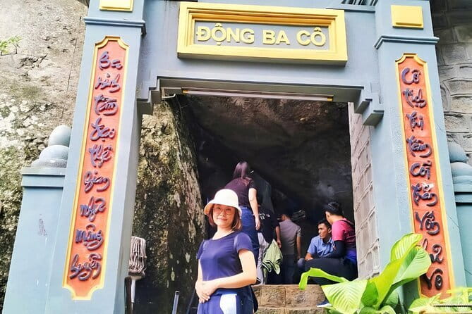 Black Virgin Mountain Sightseeing Day Tour in Tay Ninh - Cao Dai Temple: what makes it a different kind of stop