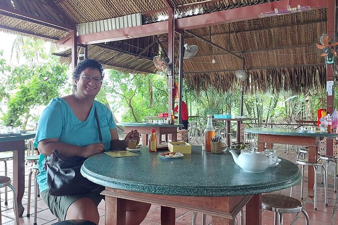 Can Tho Floating Market Combine With Mekong Delta 01 Day-Daily - Phoenix Island lunch: a needed pause with real food