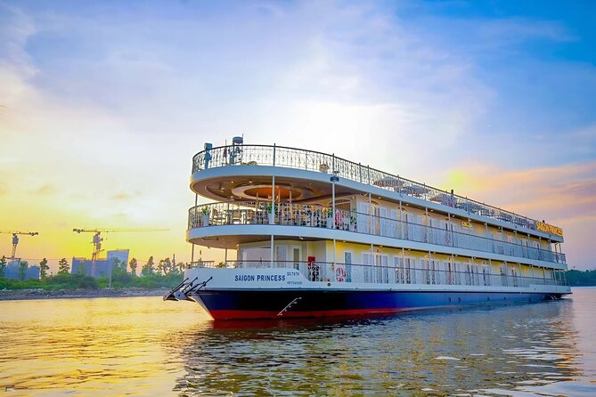 Dinner On Cruise In Ho Chi Minh City With Private Table - Views and Photo Chances: Where the Night Really Feels Different