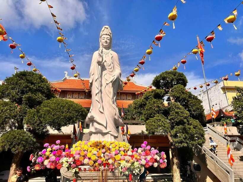 Free E-Sim Ho Chi Minh City: Pagodas and Coffee Corners Tour - The Pink Church connection: how the stops tell a bigger Saigon story