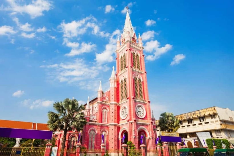 Free E-Sim Ho Chi Minh City: Pagodas and Coffee Corners Tour - Cong Cafe coconut coffee: the break that turns sightseeing into a routine