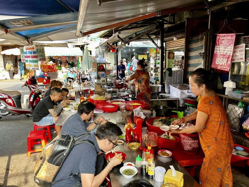 Free E-Sim Saigon Hidden Gems Tour with Local Guide - Street food sampling: how the guide helps you eat well