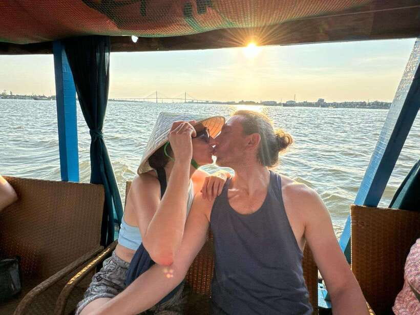 From Ho Chi Minh: 2-Day Mekong Delta to Phnom Penh by Boat - Day 2: Early Breakfast, Vietnam–Cambodia Border Crossing, and Boat to Phnom Penh