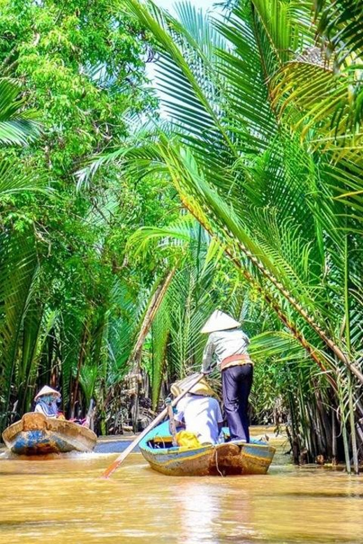From Ho Chi Minh City: Visit Mekong Delta & Ben Tre In 1 Day - Vinh Trang Pagoda in My Tho: Giant Buddha and Mixed Influences