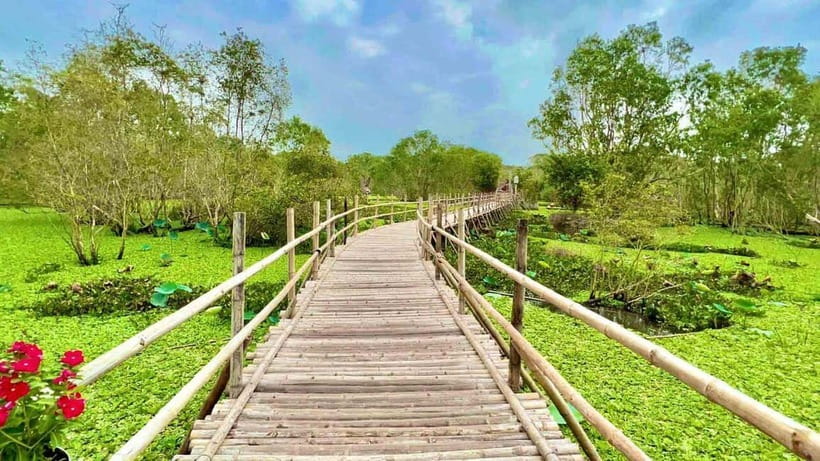 From Ho Chi Minh: Mekong Delta 3-Day Tour with Tra Su Forest - Day 2: Châu Đốc temples, Vĩnh Tế canal views, Trà Sư Forest, and Cần Thơ at night