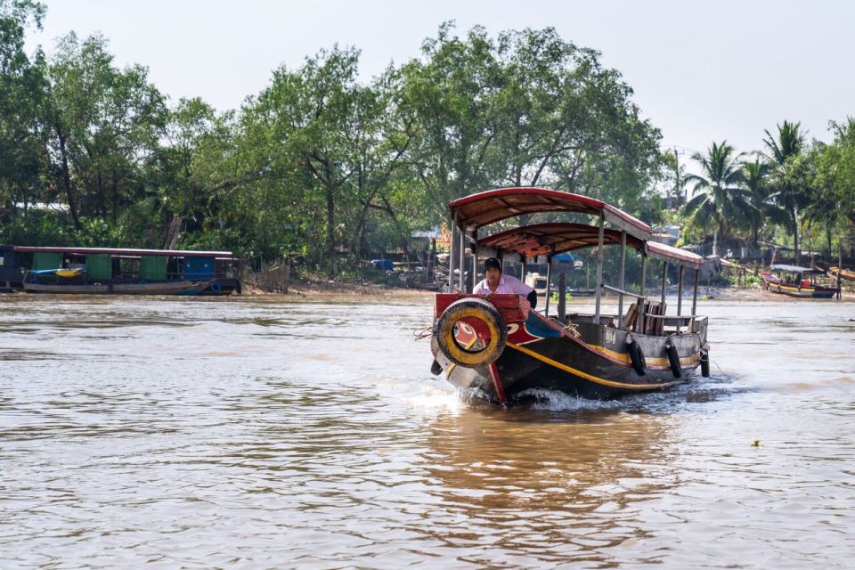 From Ho Chi Minh: Mekong Delta with Ben Tre 1 Day Tour - Boat time in the Mekong Delta: sampan cruise plus canal-rowing