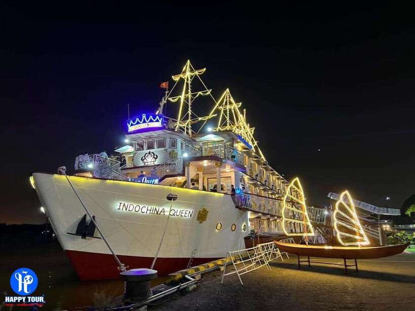 From Ho Chi Minh: Private Dinner Cruise on Saigon River Tour - The night sights you’ll actually want to photograph