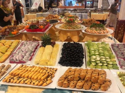 HCM: Night Experience Dinner Cruise on Saigon River - Pickup, A/C comfort, and getting onto the boat