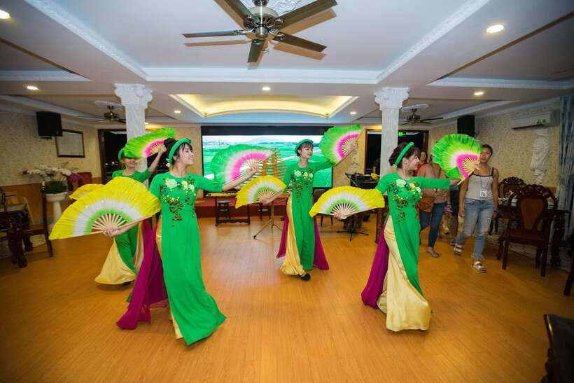 HCM: Saigon River Dinner Cruise - Two ways to see the city before the cruise: car vs scooter