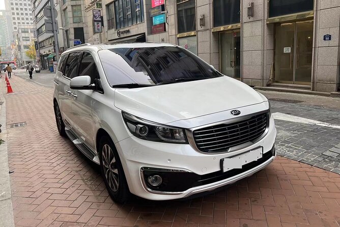 Ho Chi Minh City Airport (SGN) to Ho Chi Minh hotels - Arrival Private Transfer - Meeting the driver: name sign, luggage help, and clear communication