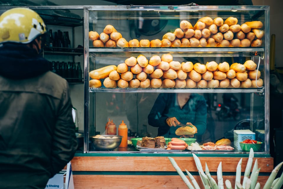 Ho Chi Minh City Cyclo Tour with English Speaking Guide - Old Market, street food energy, and what to watch for
