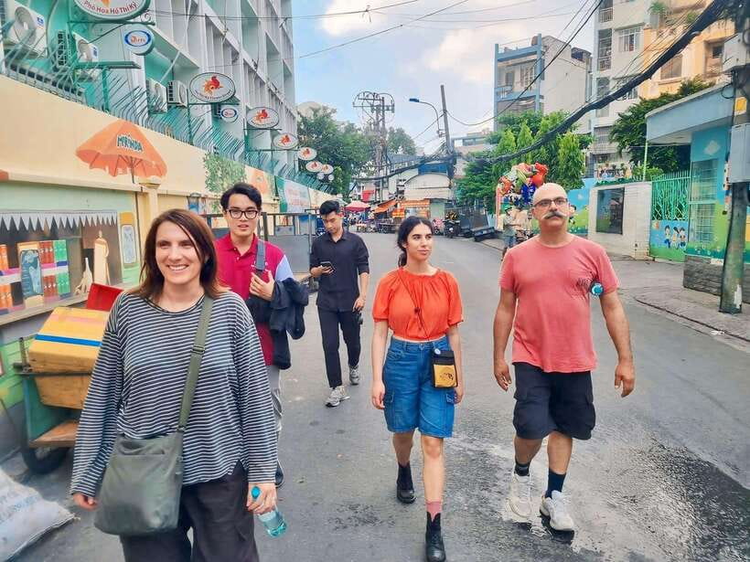 Ho Chi Minh City: Food Tastings & Sightseeings On Scooter - How the evening feels on the ground: pacing, appetite, and reality