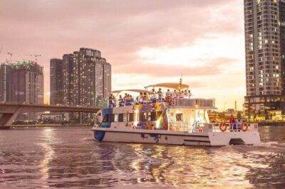 Ho Chi Minh City Lively Saigon River Sightseeing Cruise - 4:00 PM walking tour: a smart warm-up before you board