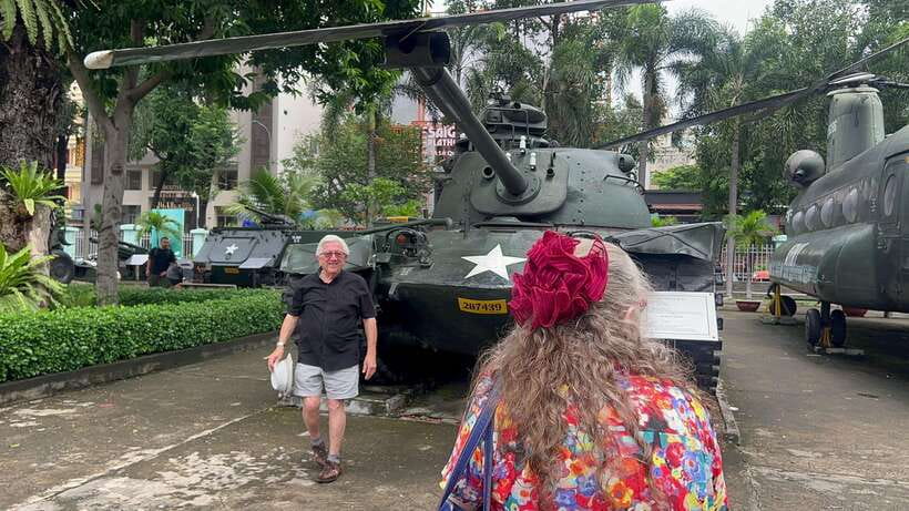 Ho Chi Minh City Sightseeing Cycling Private Tour By Bicycle - Opera House, Saigon Post Office views, and the Pink Church photo stop