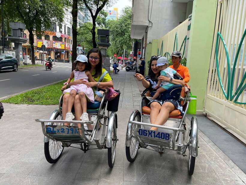 Ho Chi Minh City Sightseeing Panoramic Cycling Tour By Cyclo - Day vs night: Bùi Viện Walking Street and shifting views