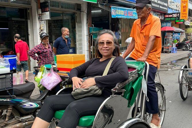 Ho Chi Minh City Sightseeing Panoramic Cyclo Private Tour - From War-Aftermath Apartment Buildings to the Pink Church