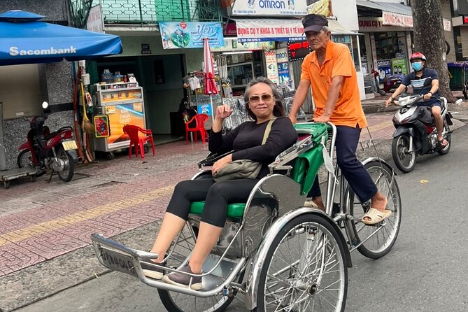 Ho Chi Minh City Sightseeing Panoramic Cyclo Private Tour - Notre-Dame Cathedral, Nguyen Hue Boulevard, and City Hall: The Icon Loop