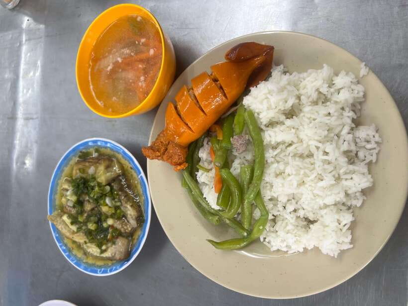 Ho Chi Minh City Street Food Private Tour By U.S.A Army Jeep - The Route: Nguyen Hue Walking Street, Saigon River, and Bui Vien Street