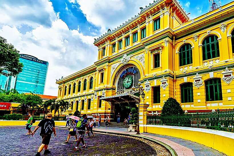 Ho Chi Minh City: Top Sightseeing Saigon Trip & History Tour - Cyclo ride to Ben Thanh: a traffic-proof start to shopping