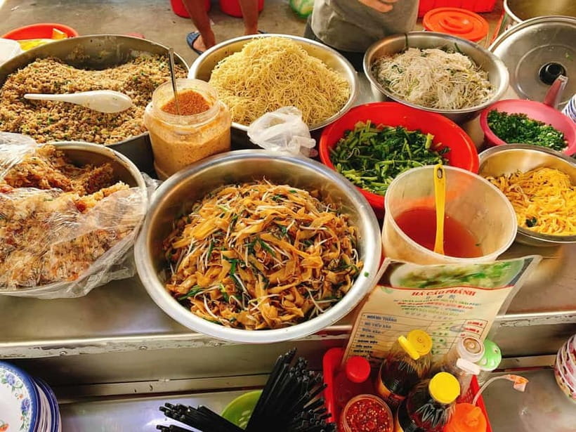 Ho Chi Minh City: Xom Cai Hidden Local Life Walking Tour - Narrow alleys and real apartment blocks: what you’re actually seeing