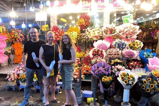 Ho Chi Minh Nightlife & Street Food Tour By Motorbike - Phố Tau Sai Gon in Chợ Lớn (Quận 5): Chinatown-style streets and photo time