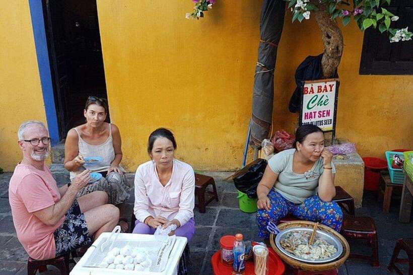 Ho Chi Minh: Tasty Vegan Food and local Beer by Motorbike - District 10 and the Market Stops That Make It Feel Local
