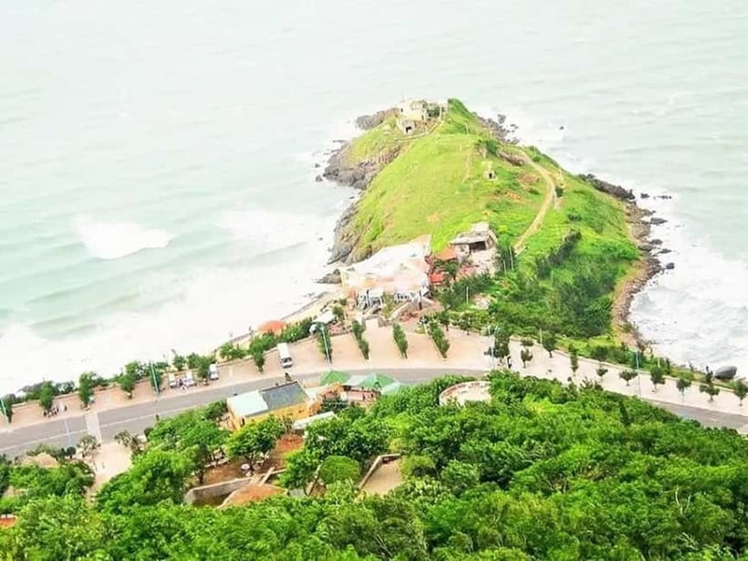 Ho Chi Minh: Vung Tau 1-Day Tour with Christ Statue & Lunch - White Palace (Bach Dinh): French colonial architecture stop