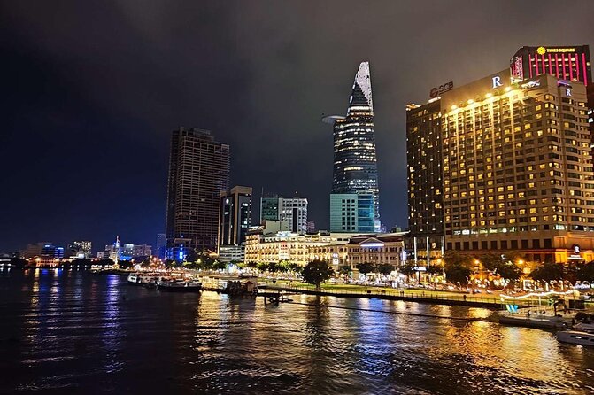 Indochina Queen Dinner Cruise on Saigon River - Overcrowding and the comfort gamble: choosing the right spot