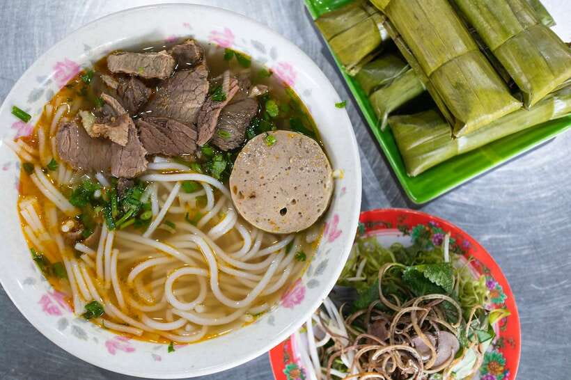 KISSTOUR | Motorbike Food Tour Female Drivers in Ho Chi Minh - What to bring (so you enjoy it instead of managing it)