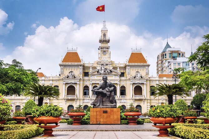 Layover Tour in Ho Chi Minh - Nguyen Hue Street landmarks: District 1 in a nutshell