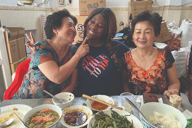 Local Cooking Class At Auntie's Home - Stop 2 on Đường Hậu Giang: the wet market and bartering reality