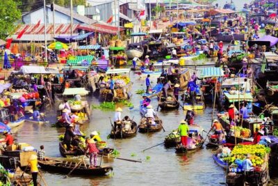 Mekong Delta 2Days/1 Night included Pick up & Transfers - Day 1 in My Tho: Vinh Trang pagoda, then a sampan cruise