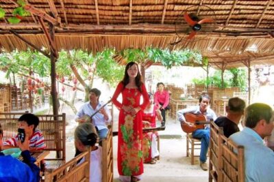Mekong Delta Tour Daily - Vinh Trang Pagoda: a calm start before the boats