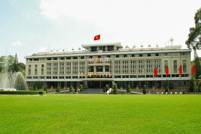 Private Ho Chi Minh City Discovery Full-Day Guided Tour - Chinatown and underground war rooms: the surprising curveball