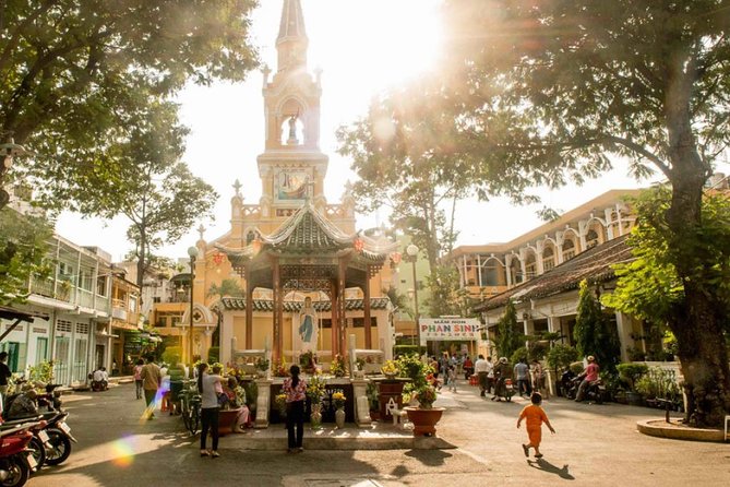 Private Ho Chi Minh City Tour Full day Trip - Notre Dame Cathedral of Saigon: a quick landmark moment