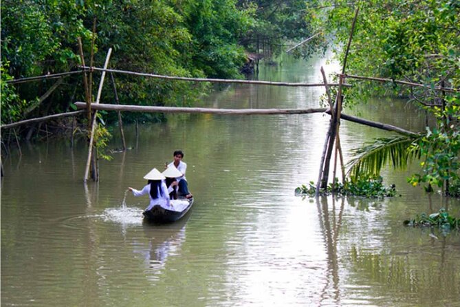 PRIVATE LUXURY Mekong Delta full day from HCM city - Bee farm, coconut candy, and the culture house music stop