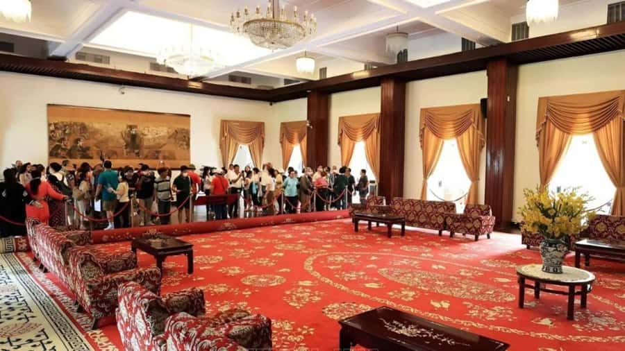 Private Saigon Highlights Tour by Car – Flexible Half Day - Entering the Independence Palace: where the war’s “end” is still visible