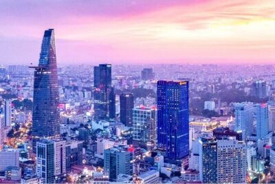Saigon After Dark With Seafood, Beer & Live Music Bar - Food, beer, and live music: what you’re actually eating and drinking