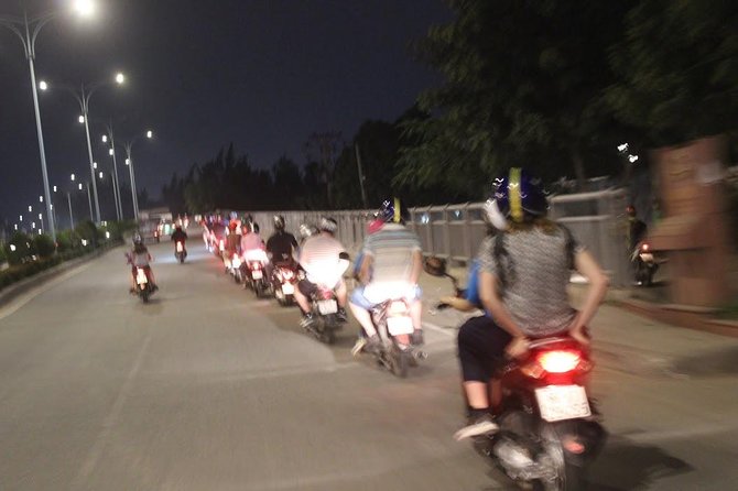 Saigon Dinner Cruise with Live Music Ho Chi Minh– Group Tour - The Saigon River at night: what this dinner cruise is really like