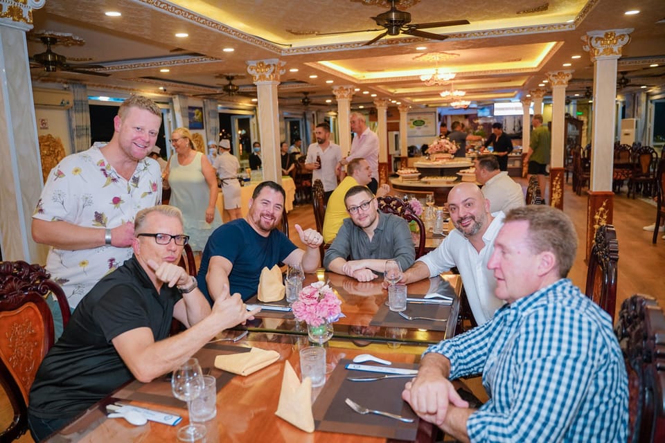 Saigon Dinner On Cruise Tour With Private Table - Photo Time, Music, and the Romantic Atmosphere