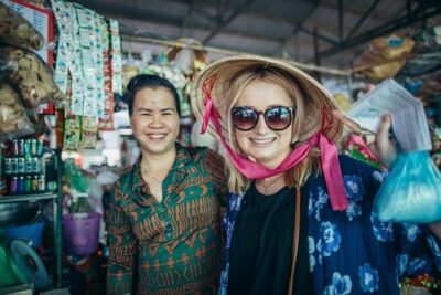 Saigon Night Bites on Foot: Local Vendors, Stories & Sweet Finish - Hidden hem coffee and the Chinese-Vietnamese flavor thread