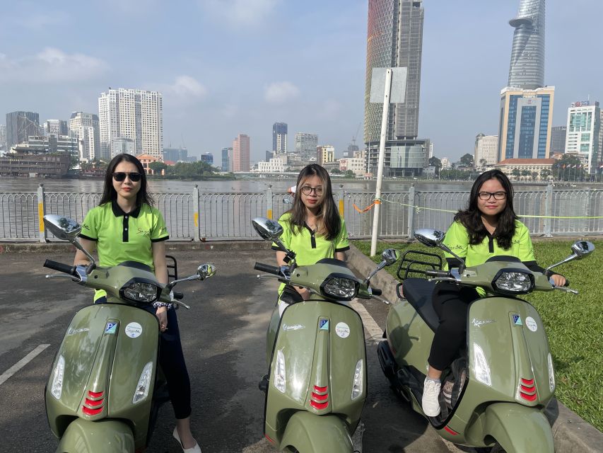 Saigon: Night Sightseeing And Street Food Tour By Vespa - Watching seafood get grilled: the live-cooking advantage