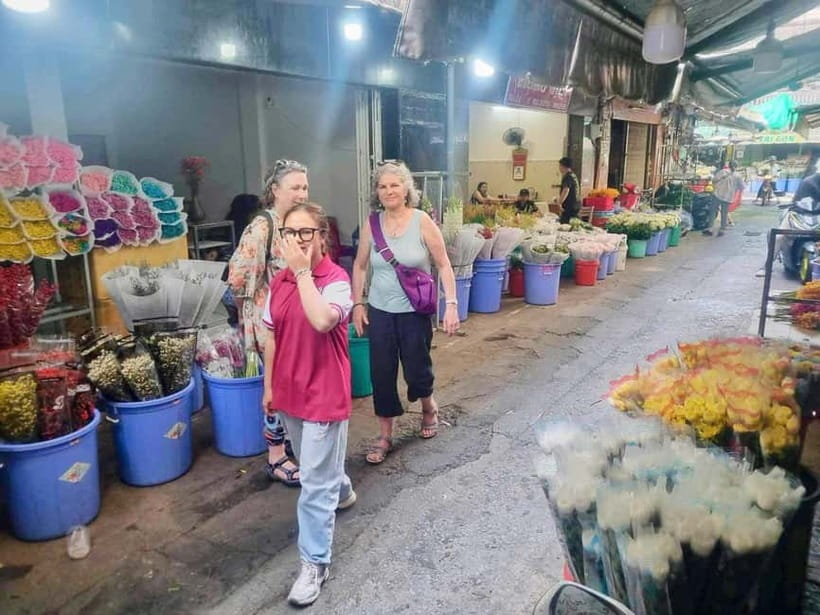 Top Saigon Unique Street Food On Scooter w/ Locals - Pickup and Start: Where You Meet, and How to Not Waste Time
