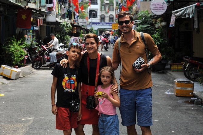 Using Medium Format film camera to discover Saigon - The oldest apartment hidden in town: a change of scale
